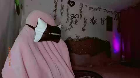 Snapshot of madison_x17 chatting on 6, 1, 2025 madso x17 online show from 6, 1, 2025