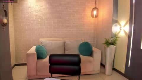 Maddi Collins online show from 31, 10, 2025