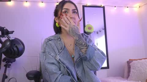 Maeve  schedule 11 am- 530 pm colombia time  online show from 3, 1, 2025