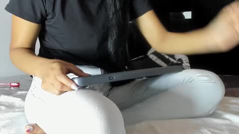 Sara Corrales  online show from 15, 10, 2025