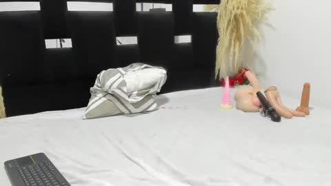 Sara Corrales  online show from 30, 10, 2025