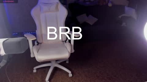 Maevee online show from 3, 3, 2025