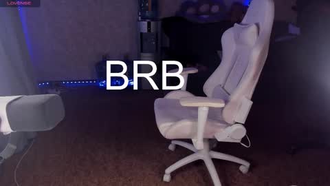 Maevee online show from 5, 3, 2025