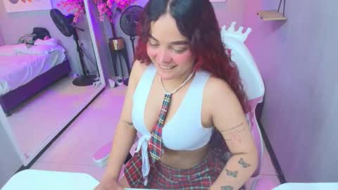 Snapshot of maggy_t18 chatting on 25, 11, 2025 Maggy online show from 25, 11, 2025