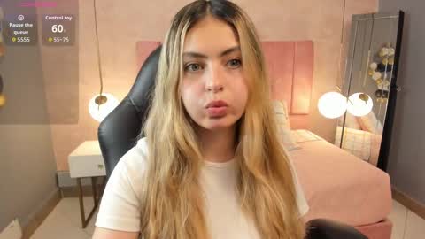 Snapshot of magic_fernanda chatting on 4, 10, 2025 Fer online show from 4, 10, 2025