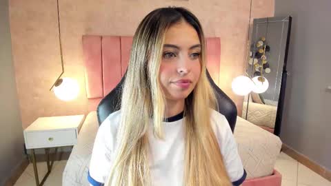 Snapshot of magic_fernanda chatting on 23, 10, 2025 Fer online show from 23, 10, 2025
