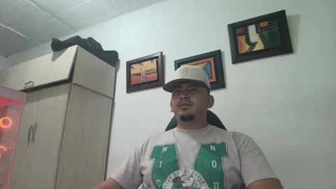 Snapshot of magic_milk23 chatting on 5, 11, 2025 magic_milk23 online show from 5, 11, 2025