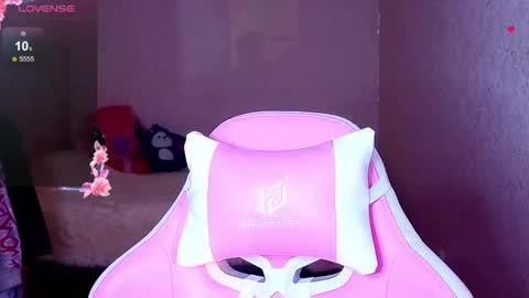 Snapshot of magicladyy chatting on 5, 10, 2025 Angel online show from 5, 10, 2025