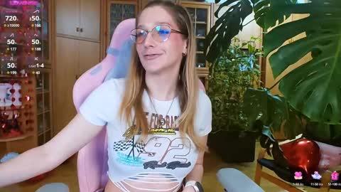 Nicole online show from 16, 2, 2025