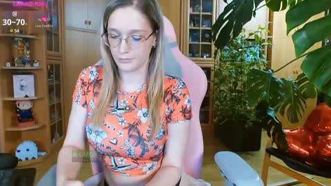 Nicole online show from 19, 2, 2025