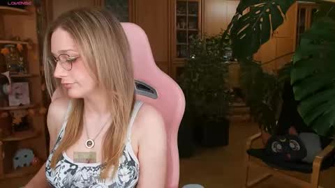 Nicole online show from 9, 10, 2025