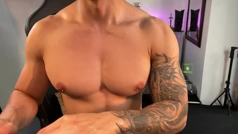 Snapshot of magnus_savage chatting on 30, 4, 2026 If you want me to use the Lovense please let me know -- online show from 30, 4, 2026