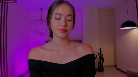 Snapshot of maiacollins chatting on 15, 9, 2025  Maia  online show from 15, 9, 2025