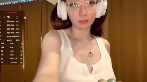 Elina online show from 19, 10, 2025