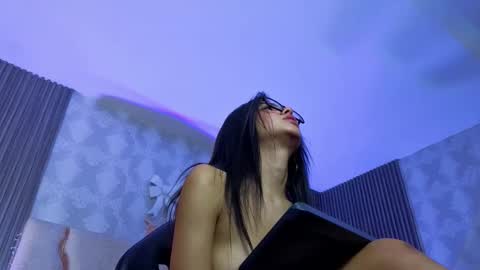 maiily_tay online show from 8, 3, 2026