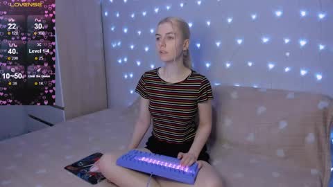 Snapshot of mailin_harrington chatting on 17, 4, 2026 Your kitty online show from 17, 4, 2026