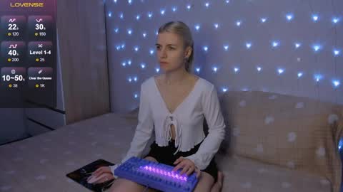 Snapshot of mailin_harrington chatting on 28, 4, 2026 Your kitty online show from 28, 4, 2026