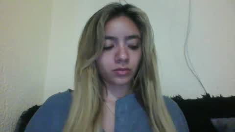 majo_gomezz online show from 5, 12, 2025