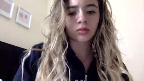 majo_gomezz online show from 16, 4, 2026