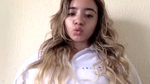 majo_gomezz online show from 16, 4, 2026