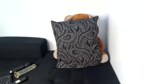 Snapshot of make_me_creamyyy chatting on 1, 11, 2025 olivia online show from 1, 11, 2025