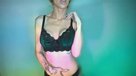 Snapshot of makemebeautiful chatting on 18, 2, 2025  April Dayze  makemebeautiful online show from 18, 2, 2025