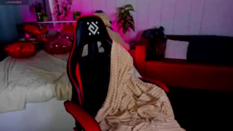 Snapshot of makima_lee chatting on 15, 2, 2025 Makima online show from 15, 2, 2025