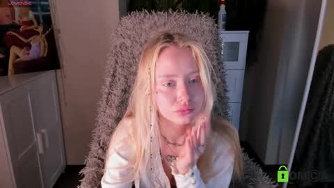 Snapshot of malenaernman chatting on 4, 10, 2025 Malena online show from 4, 10, 2025