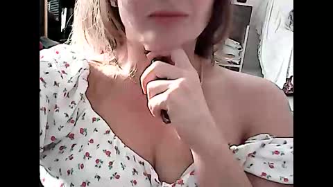 Snapshot of malva0000 chatting on 27, 10, 2025 malva0000 online show from 27, 10, 2025