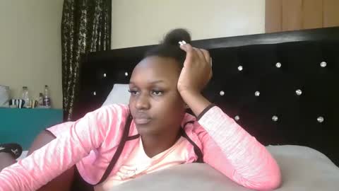 Snapshot of mamaapussy chatting on 11, 9, 2025 mamaa online show from 11, 9, 2025