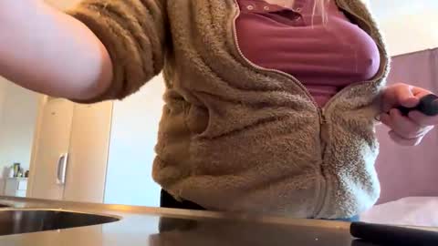 Snapshot of mamazita111 chatting on 6, 3, 2026 mamazita111 online show from 6, 3, 2026