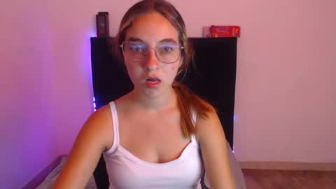 Snapshot of mandyy_petite chatting on 23, 10, 2025 mandy sofi online show from 23, 10, 2025