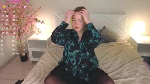 manic_pixie_ online show from 1, 2, 2025