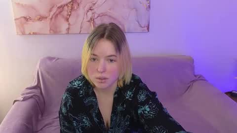 manic_pixie_ online show from 4, 2, 2025