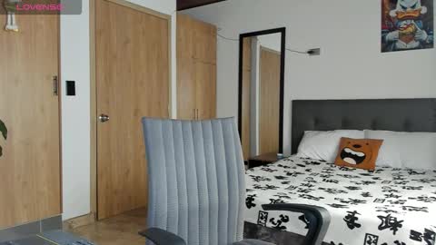 manucute 23  online show from 13, 12, 2025