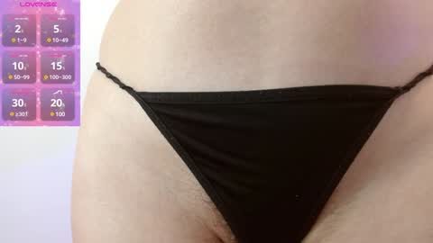 Snapshot of manue_bela chatting on 1, 2, 2025 Angela online show from 1, 2, 2025