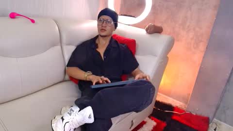 Manuel online show from 15, 3, 2026