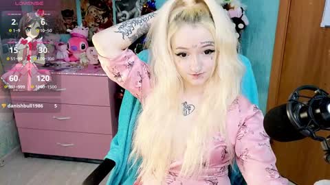 Manuela online show from 6, 12, 2024
