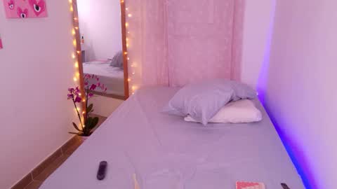     online show from 1, 12, 2025