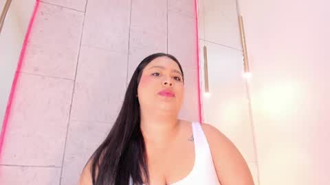 Snapshot of maralinette22 chatting on 23, 6, 2026 maralinette22 online show from 23, 6, 2026