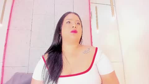 Snapshot of maralinette22 chatting on 22, 7, 2026 maralinette22 online show from 22, 7, 2026