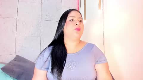 Snapshot of maralinette22 chatting on 24, 7, 2026 maralinette22 online show from 24, 7, 2026