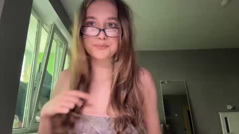 Mia online show from 6, 8, 2026