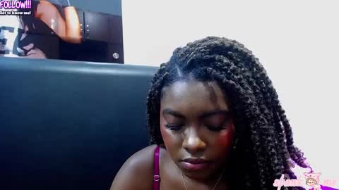 Snapshot of marcelagreyy chatting on 4, 11, 2025 MARCELA online show from 4, 11, 2025