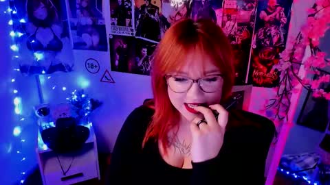 Snapshot of margaret_red chatting on 23, 11, 2025 Margaret online show from 23, 11, 2025