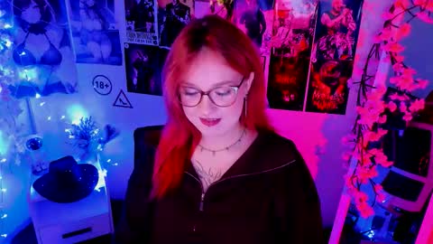 Snapshot of margaret_red chatting on 30, 11, 2025 Margaret online show from 30, 11, 2025