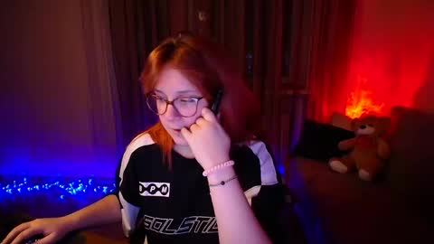 Snapshot of margaret_red chatting on 22, 12, 2025 Margaret online show from 22, 12, 2025