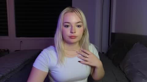 margot_robbie7 online show from 8, 10, 2025