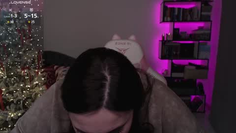 Snapshot of mari_moore7 chatting on 13, 12, 2024 mari moore online show from 13, 12, 2024