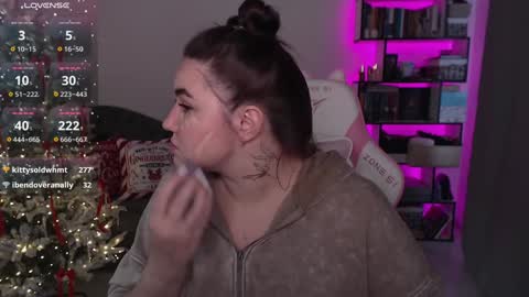 Snapshot of mari_moore7 chatting on 14, 12, 2024 mari moore online show from 14, 12, 2024